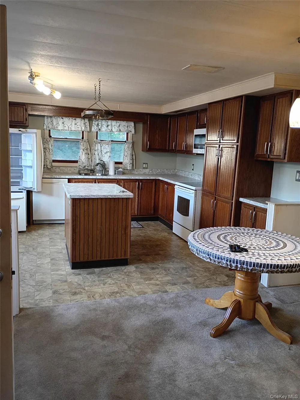 89 Village Circle W Manorville, NY 11949