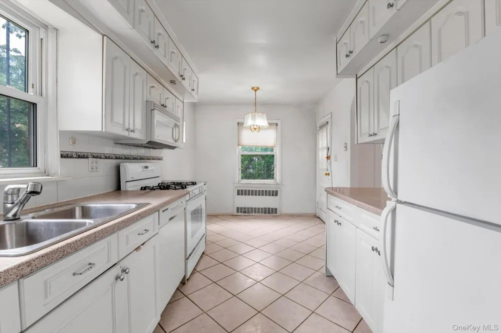 141-03 Hoover Avenue Briarwood, NY 11435