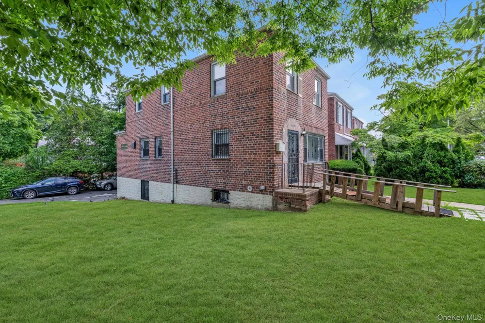 141-03 Hoover Avenue Briarwood, NY 11435