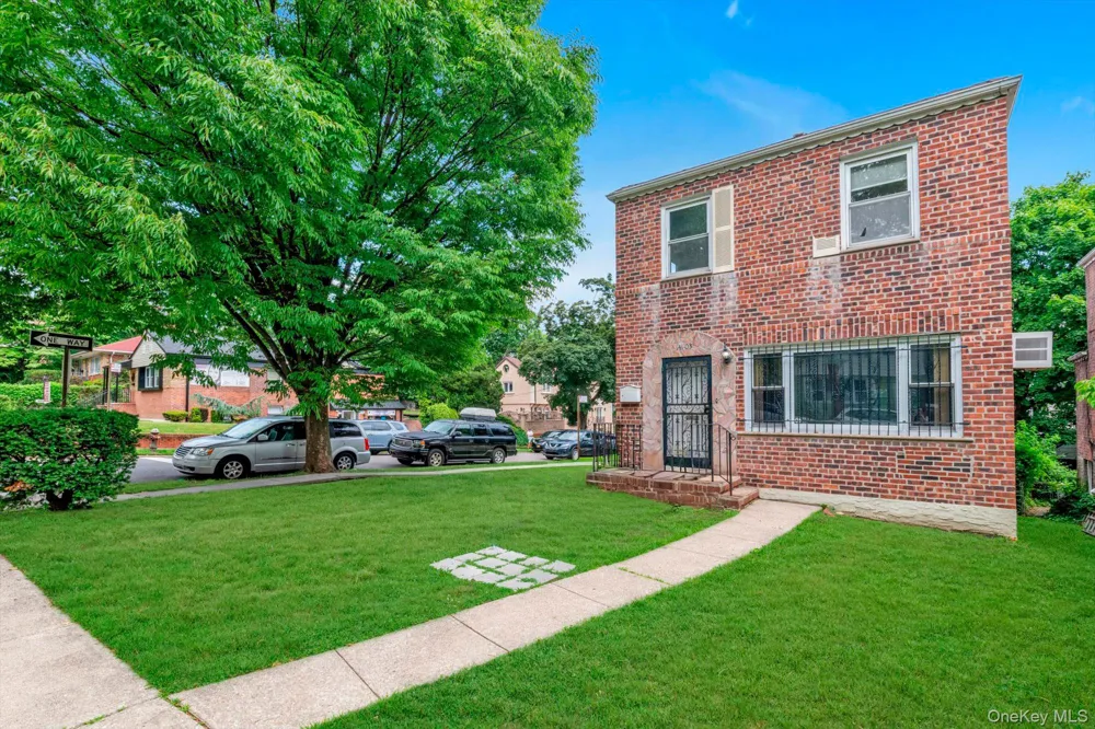 141-03 Hoover Avenue Briarwood, NY 11435