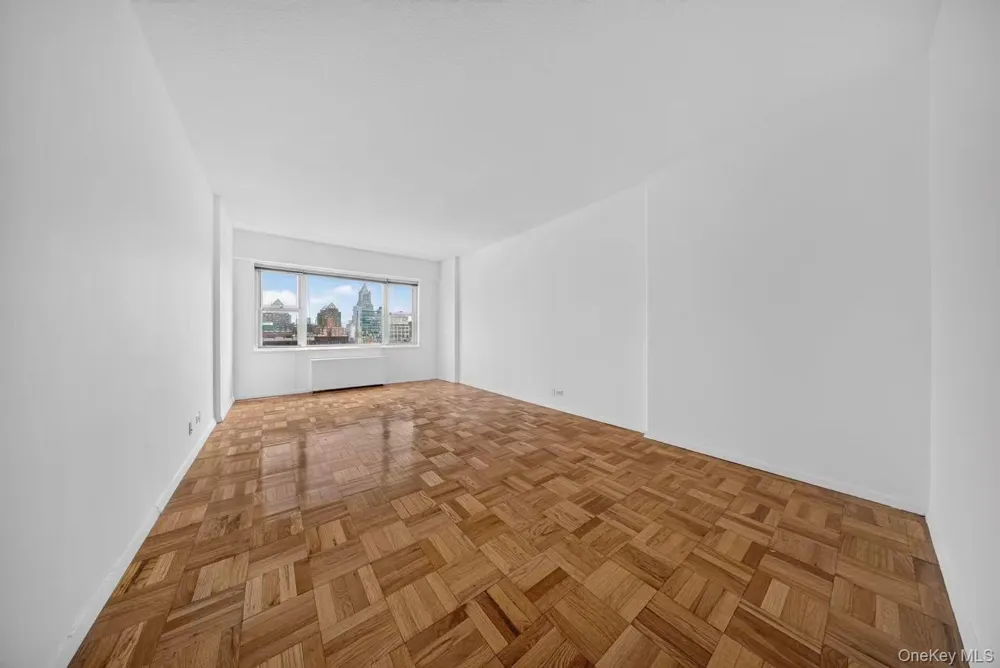 60 E 8th Street #18G New York (Manhattan), NY 10003