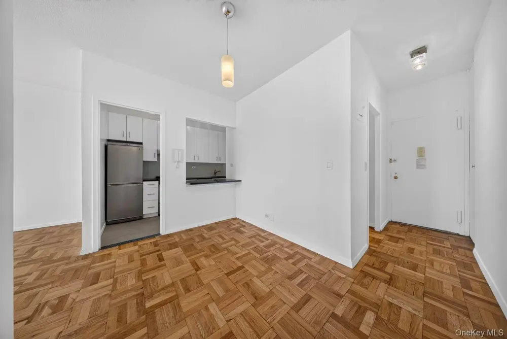 60 E 8th Street #18G New York (Manhattan), NY 10003