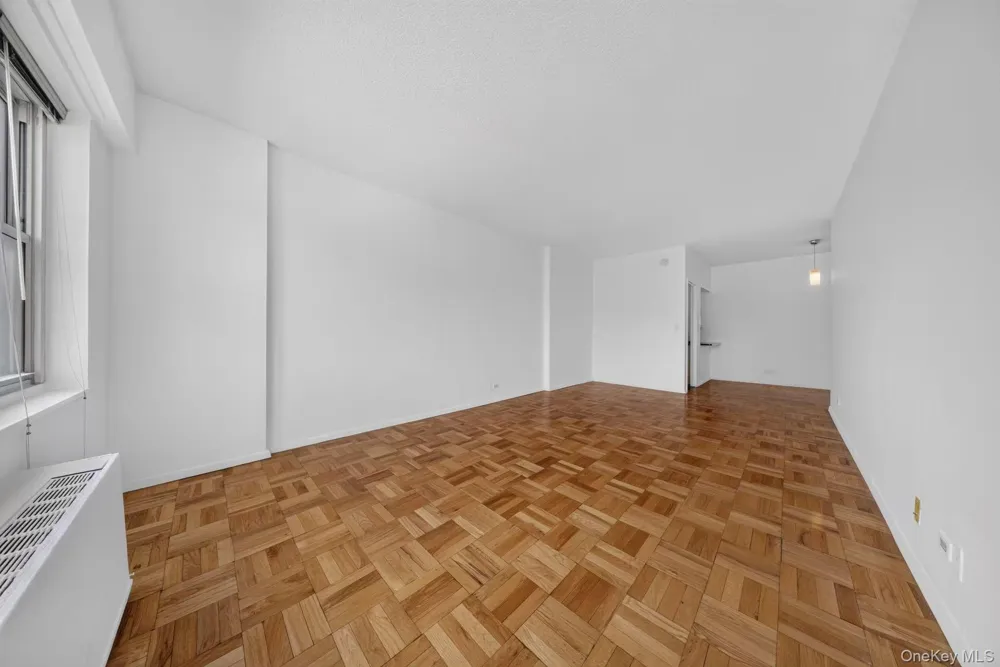60 E 8th Street #18G New York (Manhattan), NY 10003