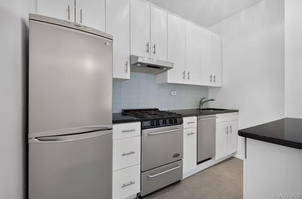 60 E 8th Street #18G New York (Manhattan), NY 10003