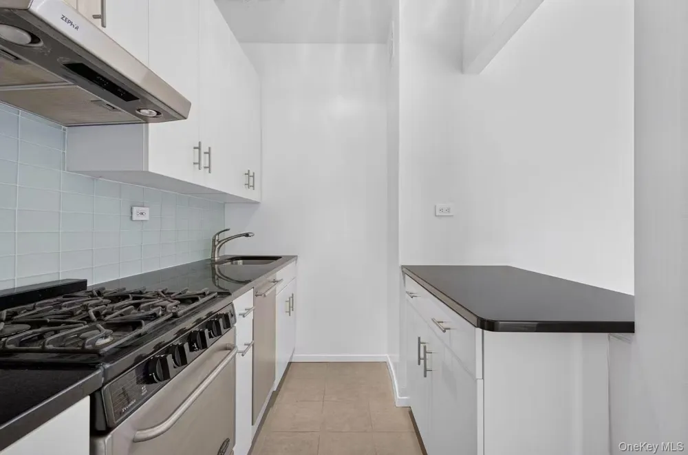 60 E 8th Street #18G New York (Manhattan), NY 10003