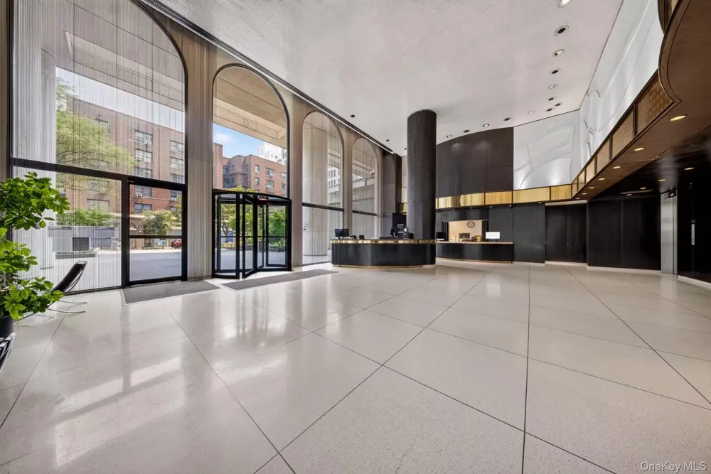 60 E 8th Street #18G New York (Manhattan), NY 10003