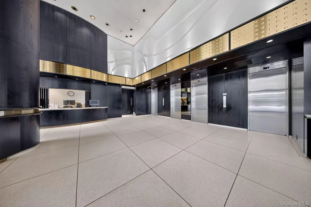 60 E 8th Street #18G New York (Manhattan), NY 10003