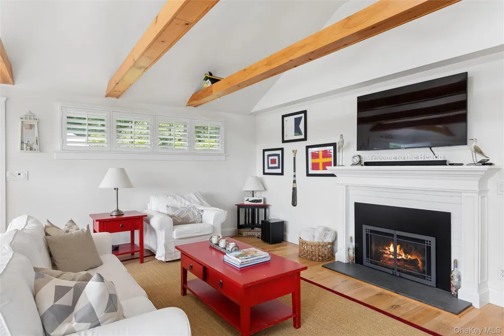 33 Bay Avenue Sag Harbor, NY 11963