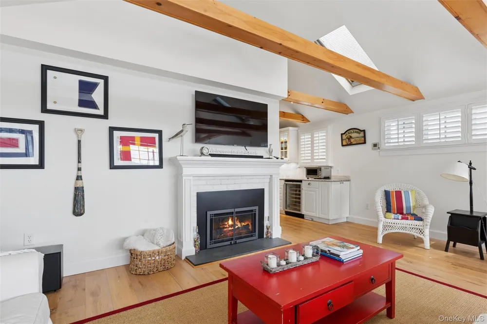33 Bay Avenue Sag Harbor, NY 11963