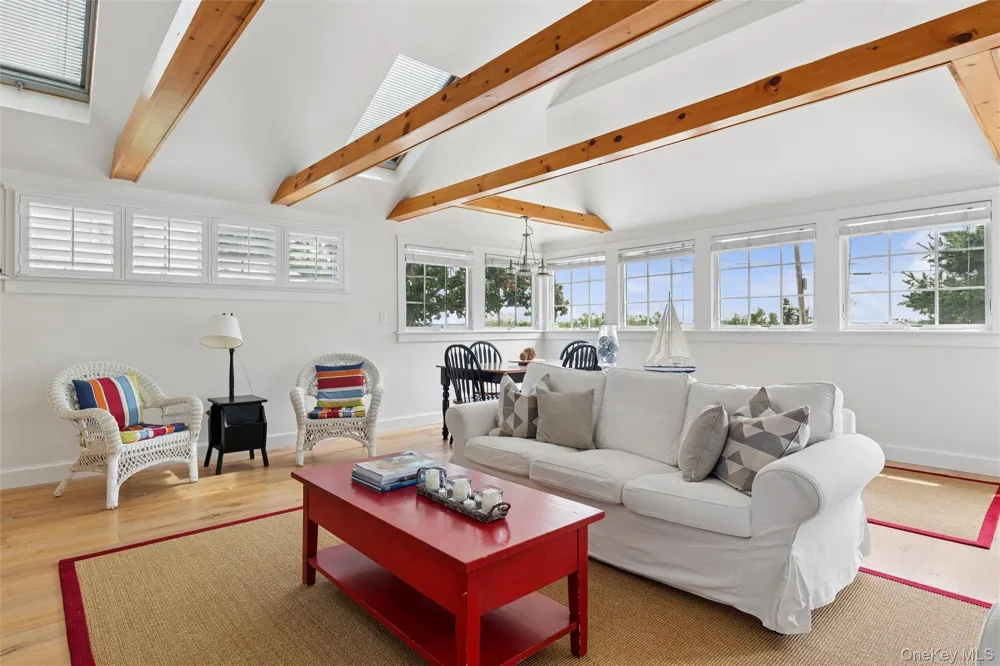33 Bay Avenue Sag Harbor, NY 11963