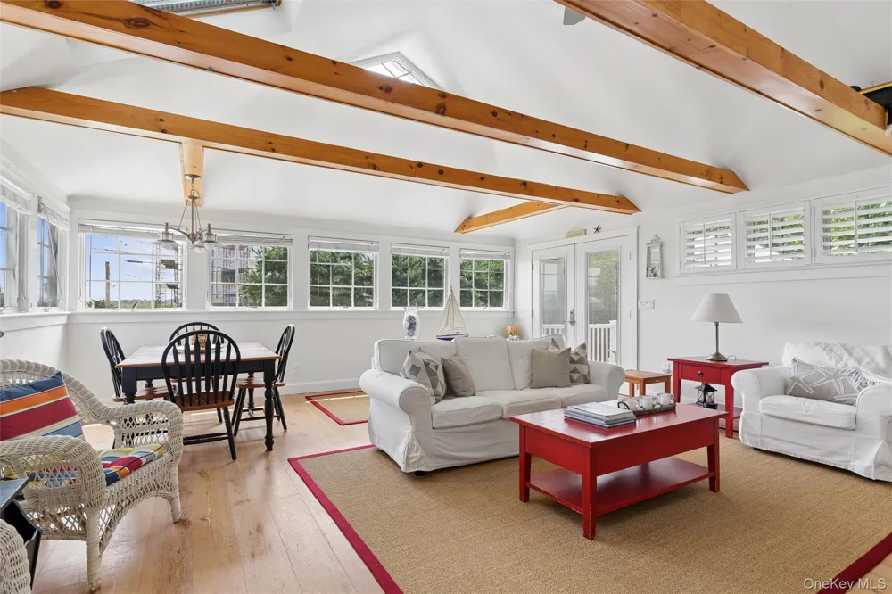 33 Bay Avenue Sag Harbor, NY 11963