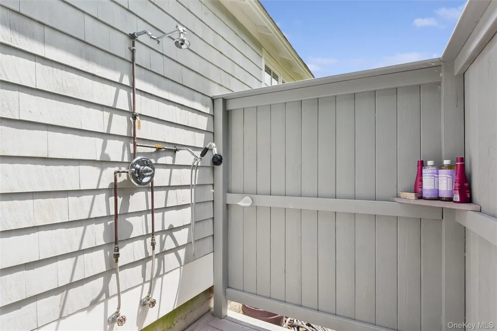 33 Bay Avenue Sag Harbor, NY 11963