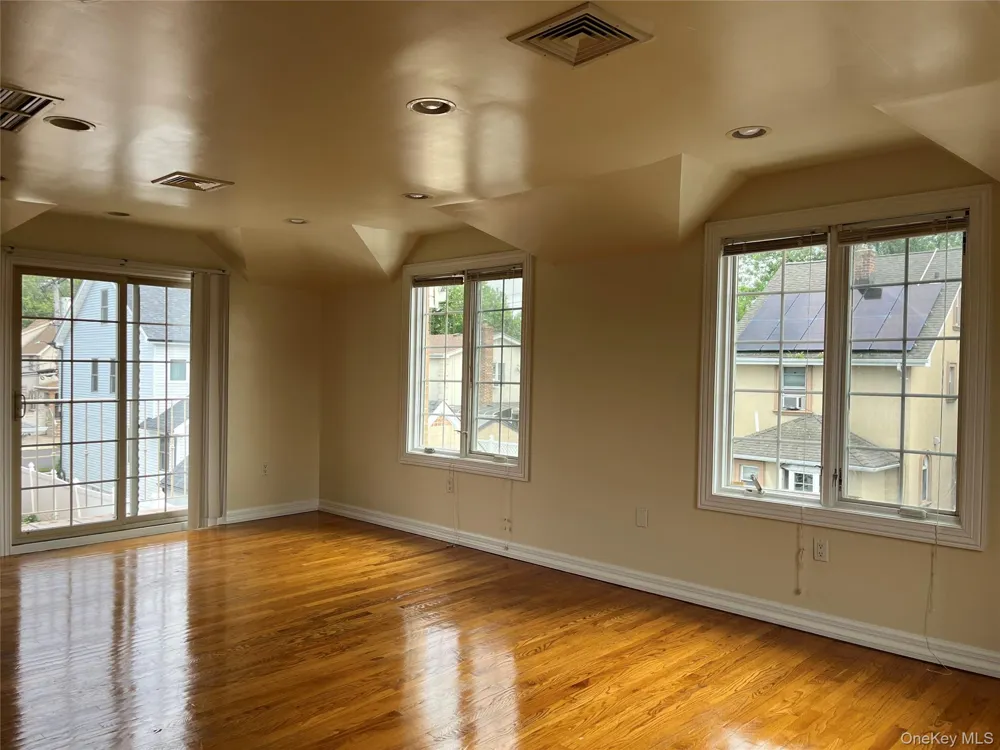 27-07 Murray Lane #Second floor Flushing, NY 11354