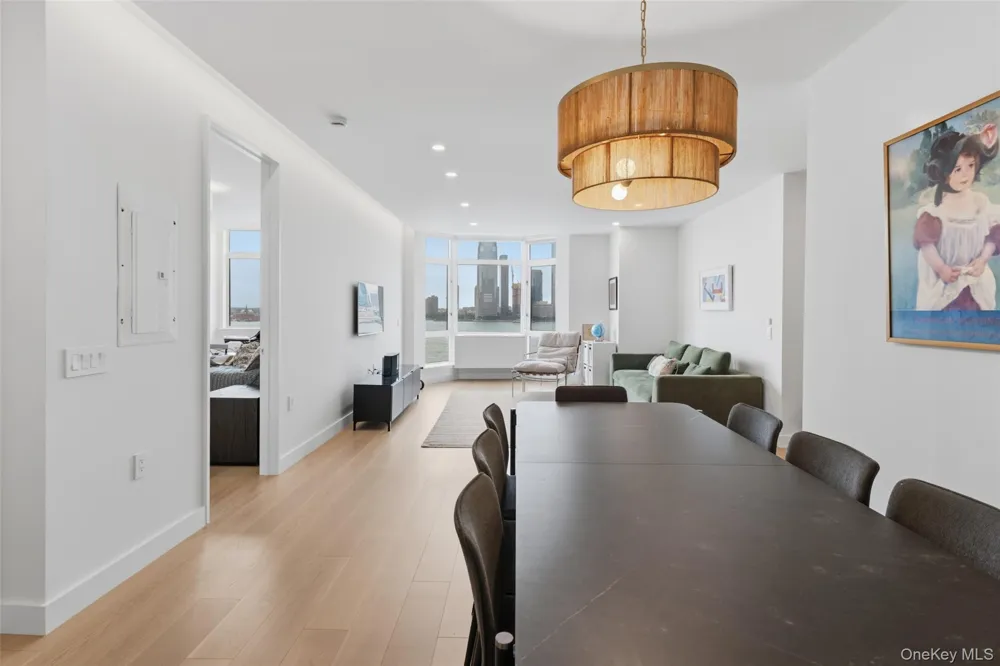 350 Albany Street #10BC New York (Manhattan), NY 10280