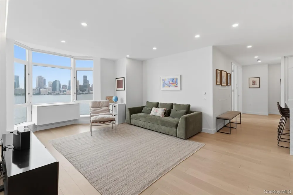 350 Albany Street #10BC New York (Manhattan), NY 10280