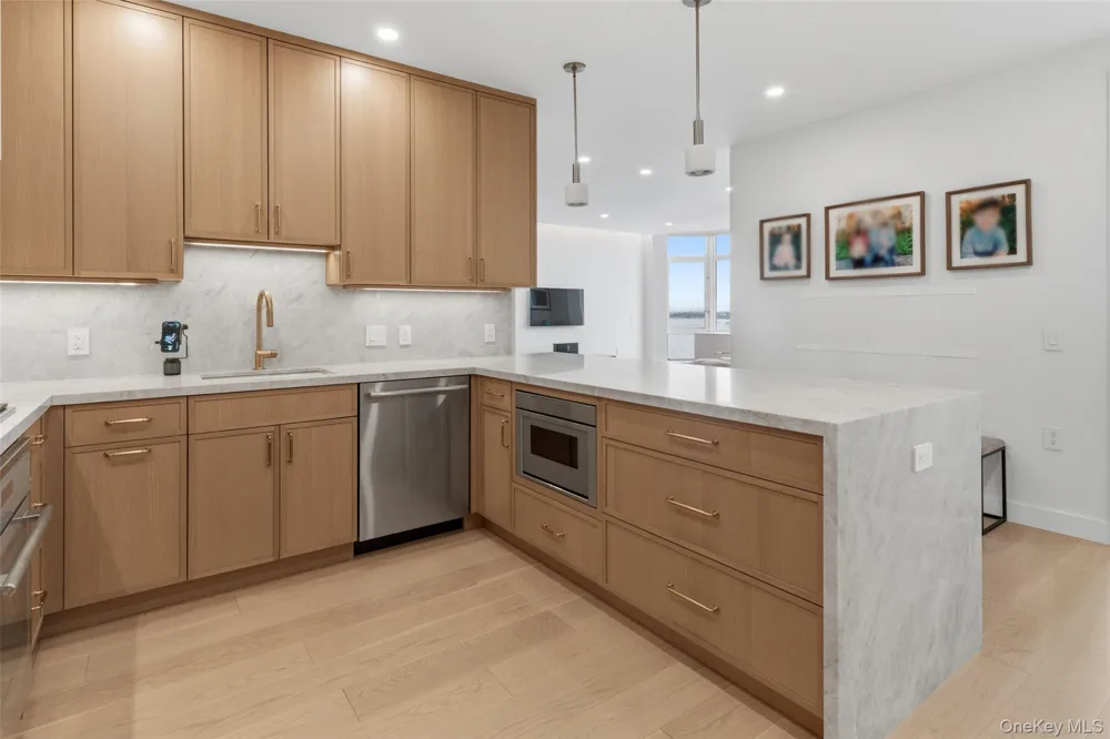 350 Albany Street #10BC New York (Manhattan), NY 10280