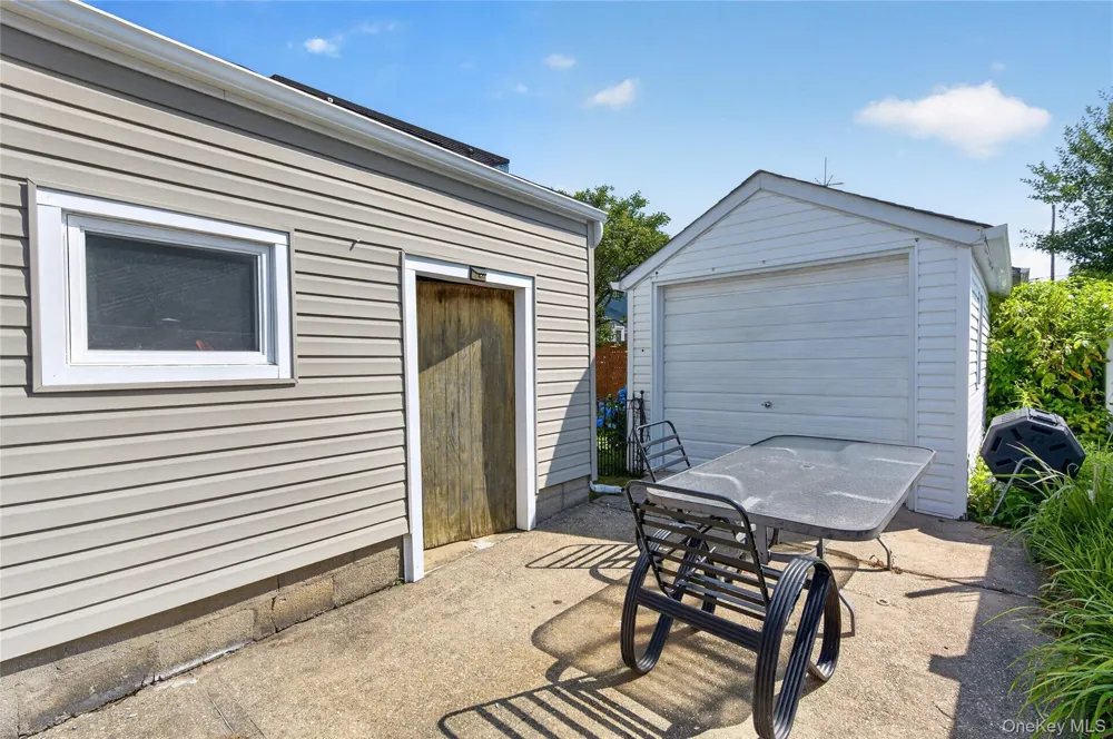 120 Bert Avenue Carle Place, NY 11590