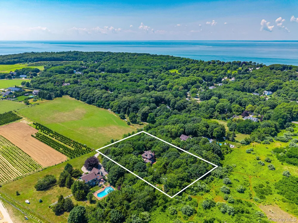 4408 Old North Road Southold, NY 11971