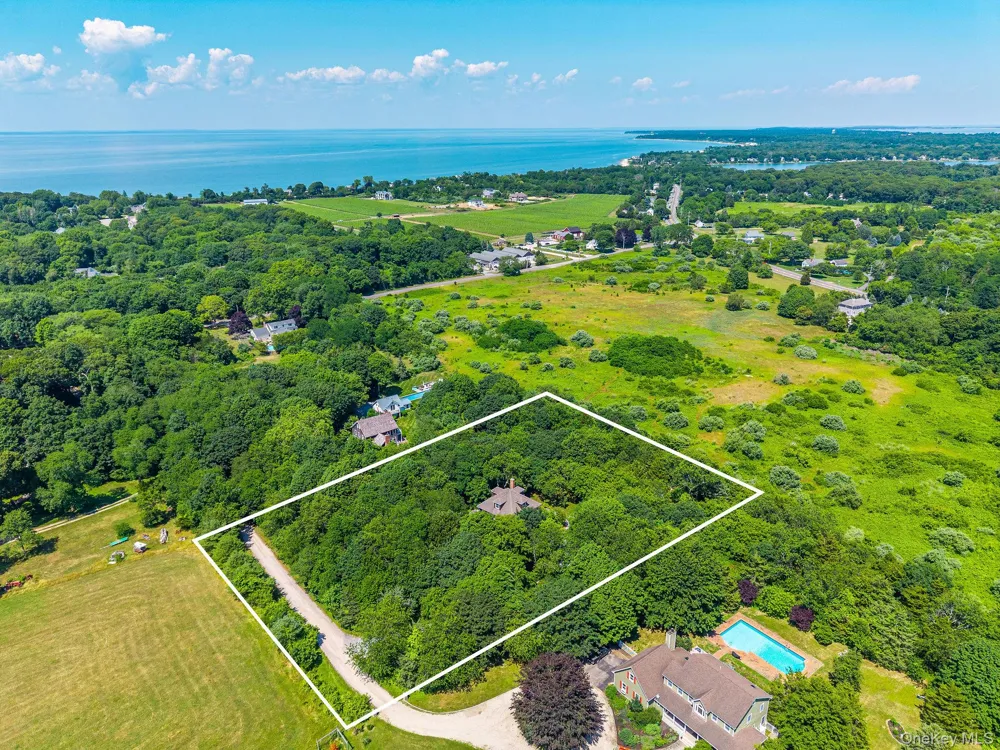4408 Old North Road Southold, NY 11971