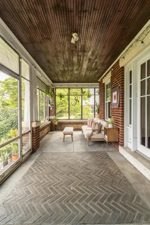 28 Hillside Avenue