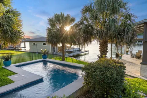 809 Shorewood Drive