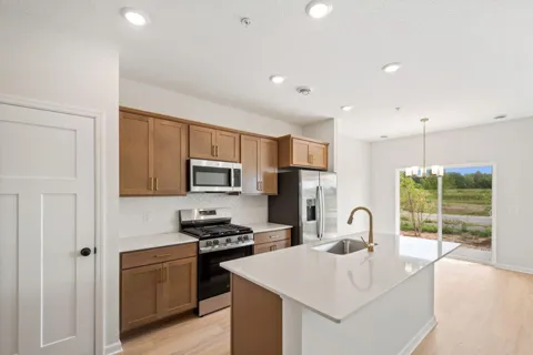 680 Tulare Terrace