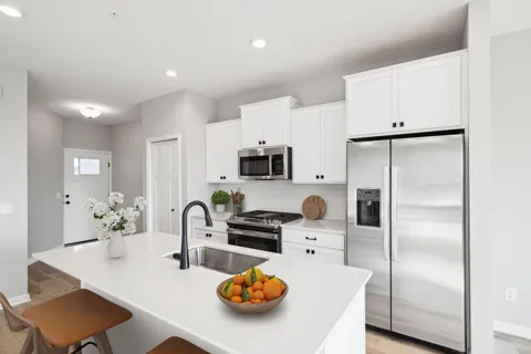 676 Tulare Terrace