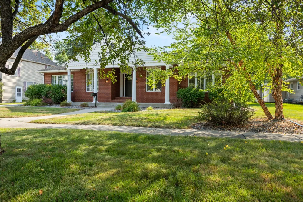512 8th Street Wahpeton, ND 58075