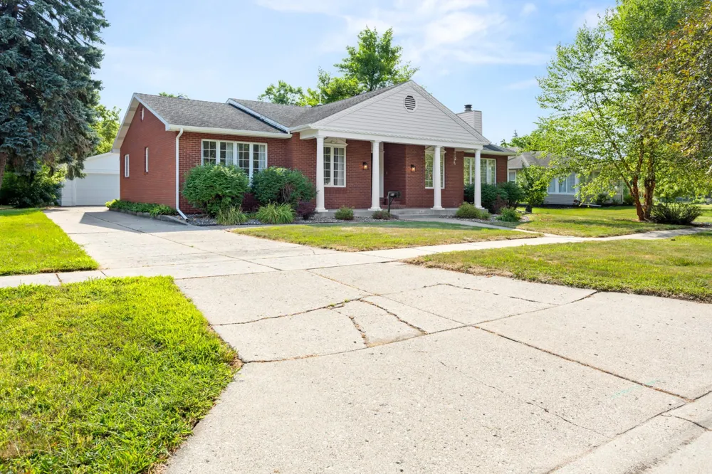 512 8th Street Wahpeton, ND 58075