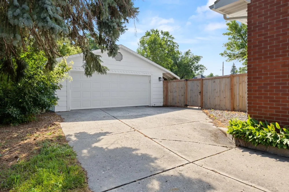 512 8th Street Wahpeton, ND 58075