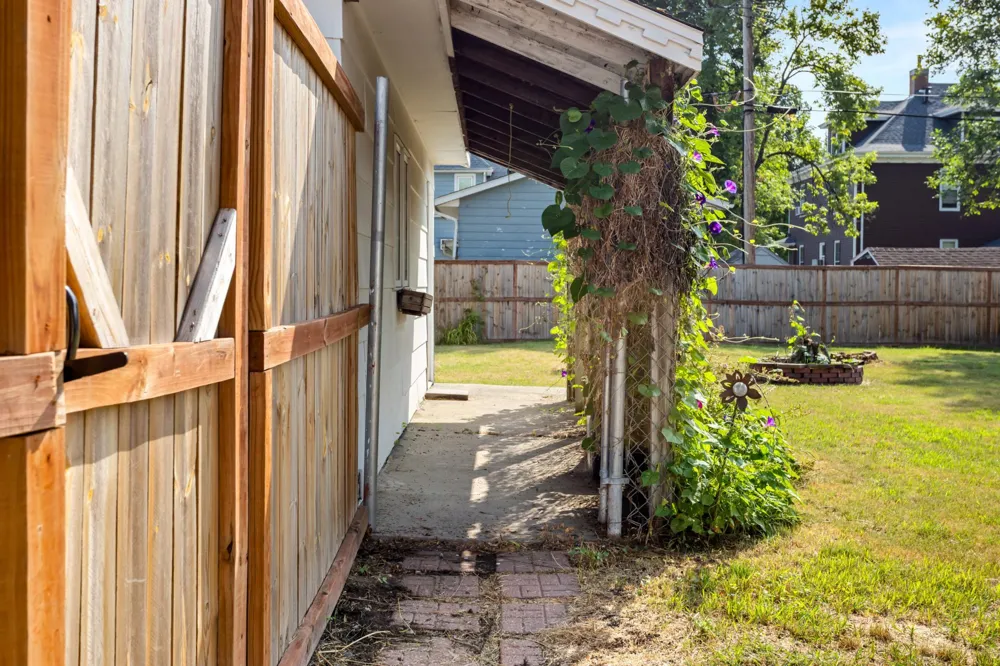 512 8th Street Wahpeton, ND 58075