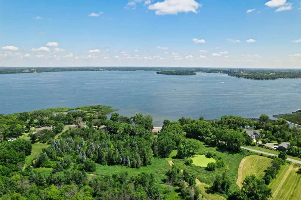 11040 N Shore Road Waconia, MN 55387