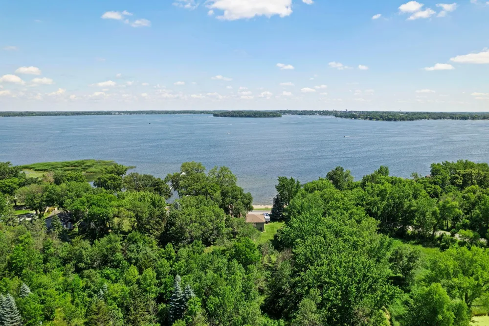 11040 N Shore Road Waconia, MN 55387