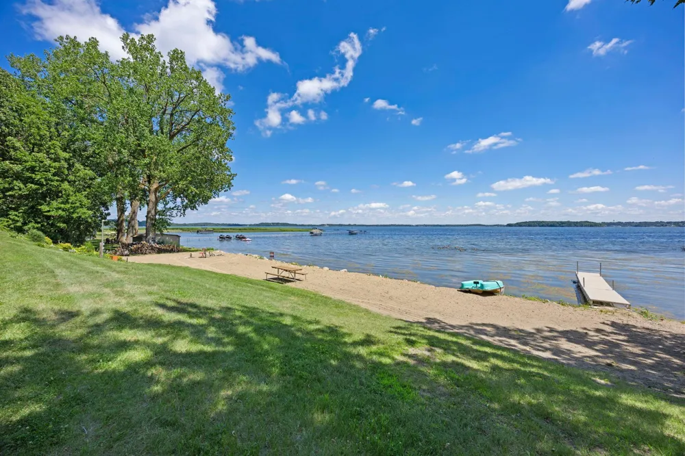 11040 N Shore Road Waconia, MN 55387