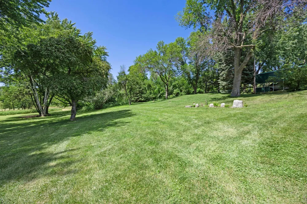 11040 N Shore Road Waconia, MN 55387