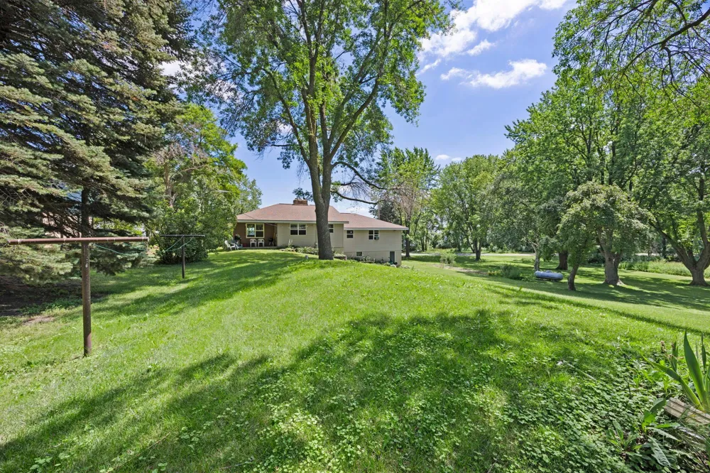11040 N Shore Road Waconia, MN 55387