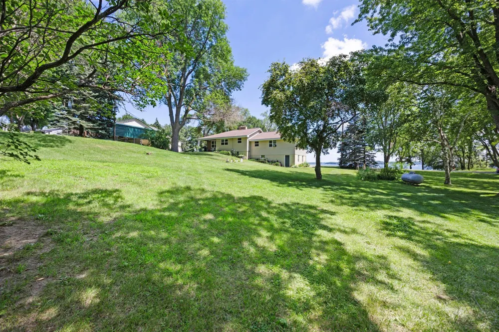 11040 N Shore Road Waconia, MN 55387