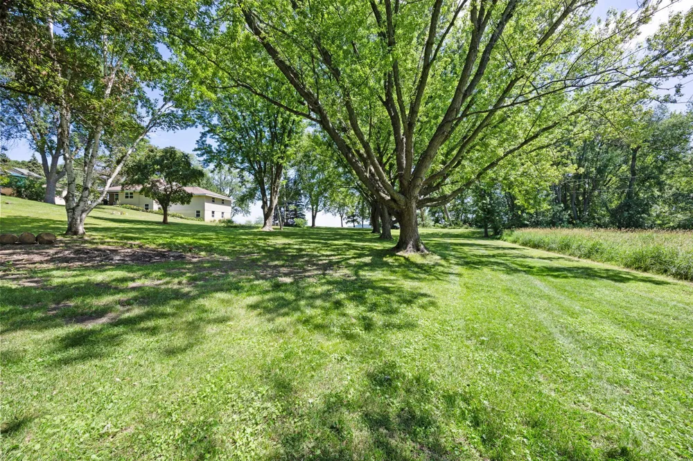 11040 N Shore Road Waconia, MN 55387