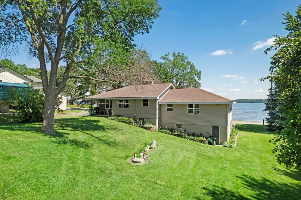 11040 N Shore Road Waconia, MN 55387