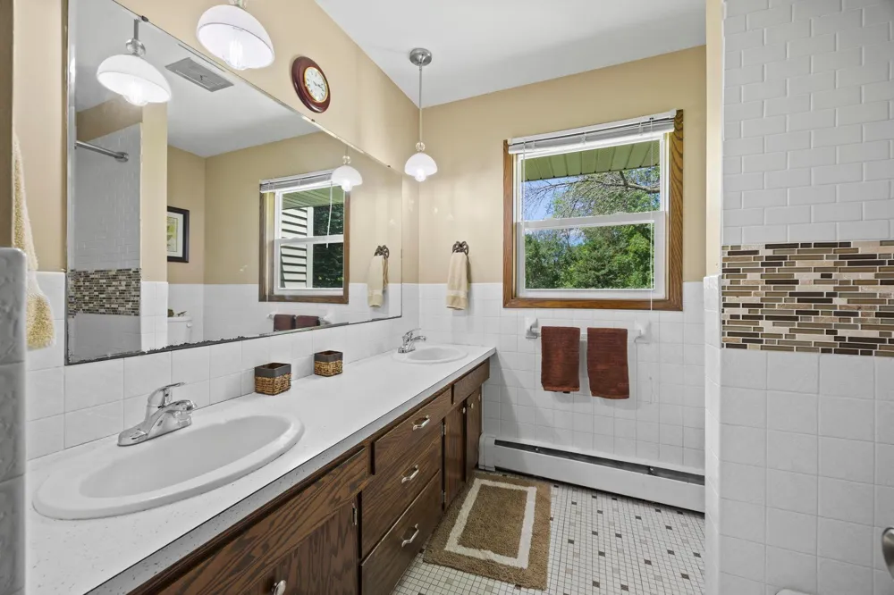 11040 N Shore Road Waconia, MN 55387