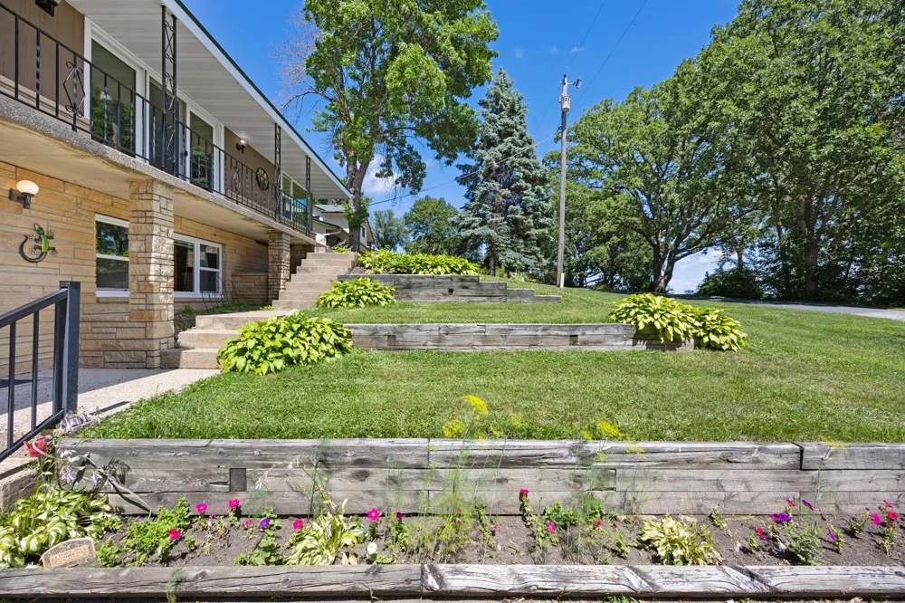 11040 N Shore Road Waconia, MN 55387