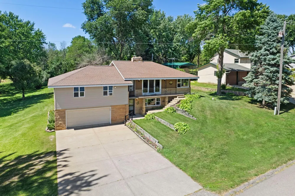 11040 N Shore Road Waconia, MN 55387