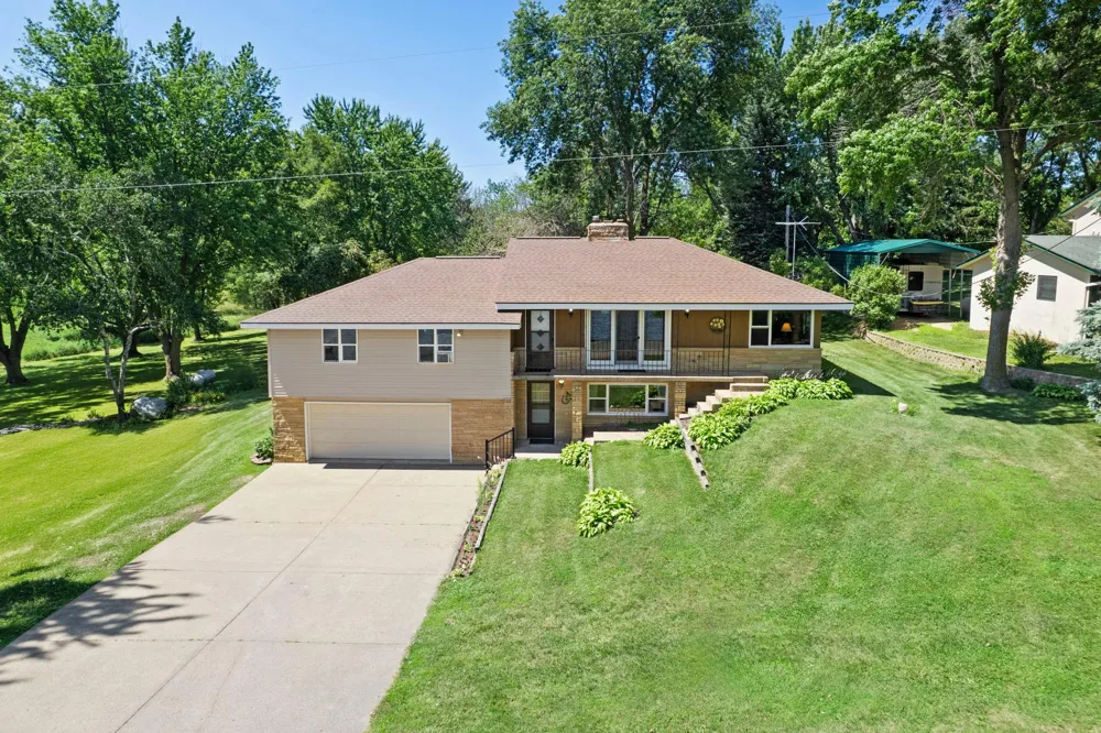 11040 N Shore Road Waconia, MN 55387