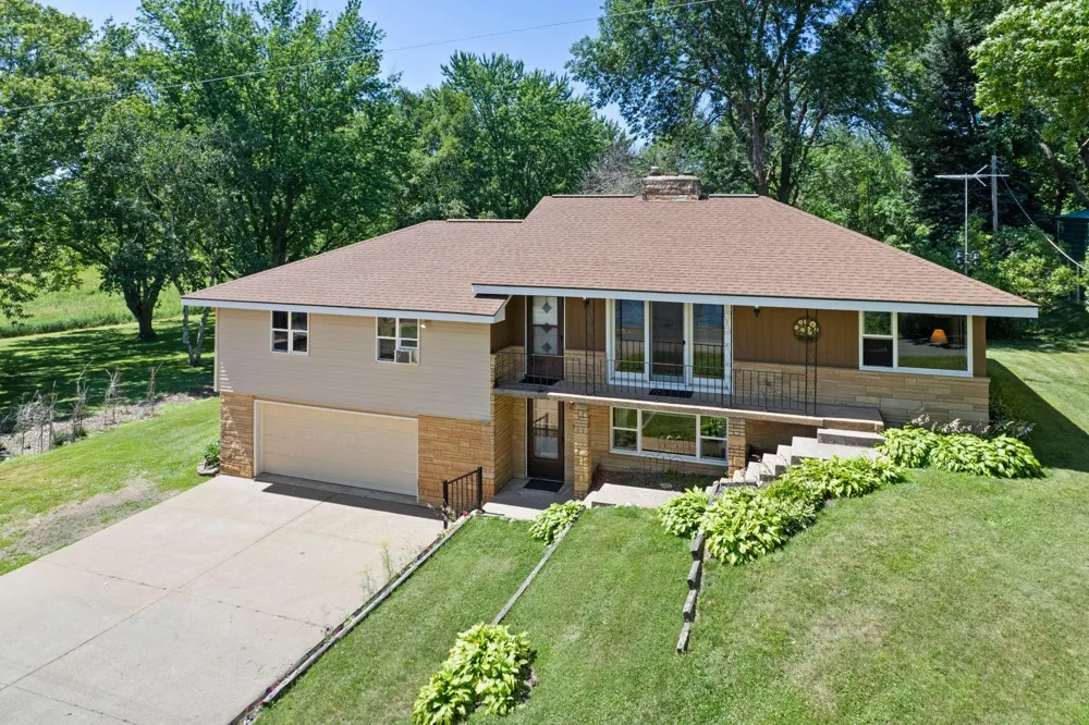 11040 N Shore Road Waconia, MN 55387