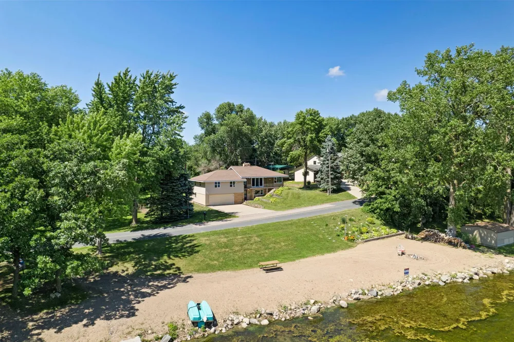 11040 N Shore Road Waconia, MN 55387
