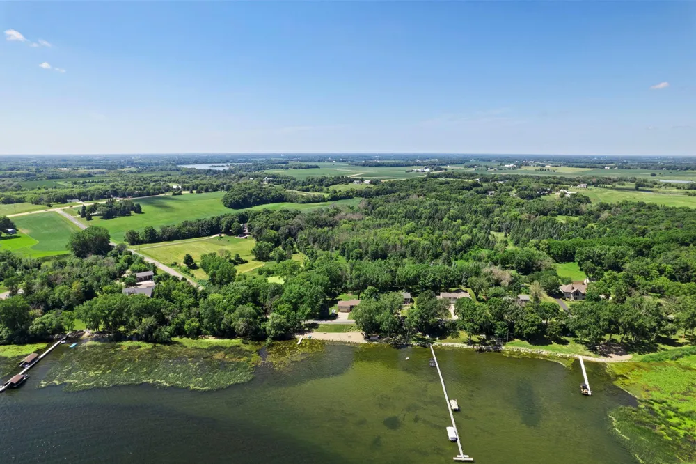 11040 N Shore Road Waconia, MN 55387