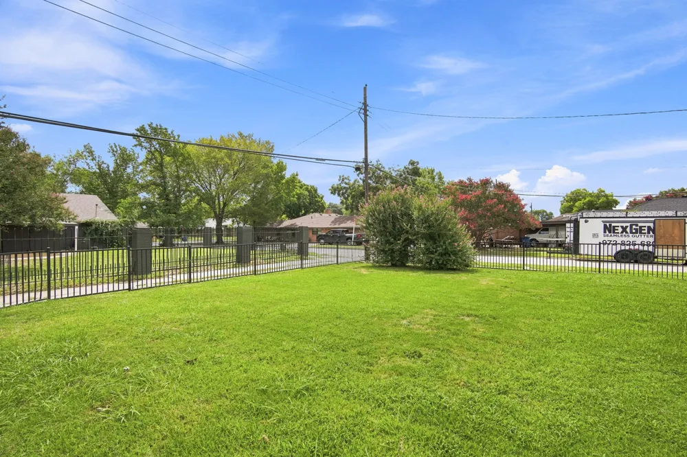 2005 Yorkstown Drive Ennis, TX 75119