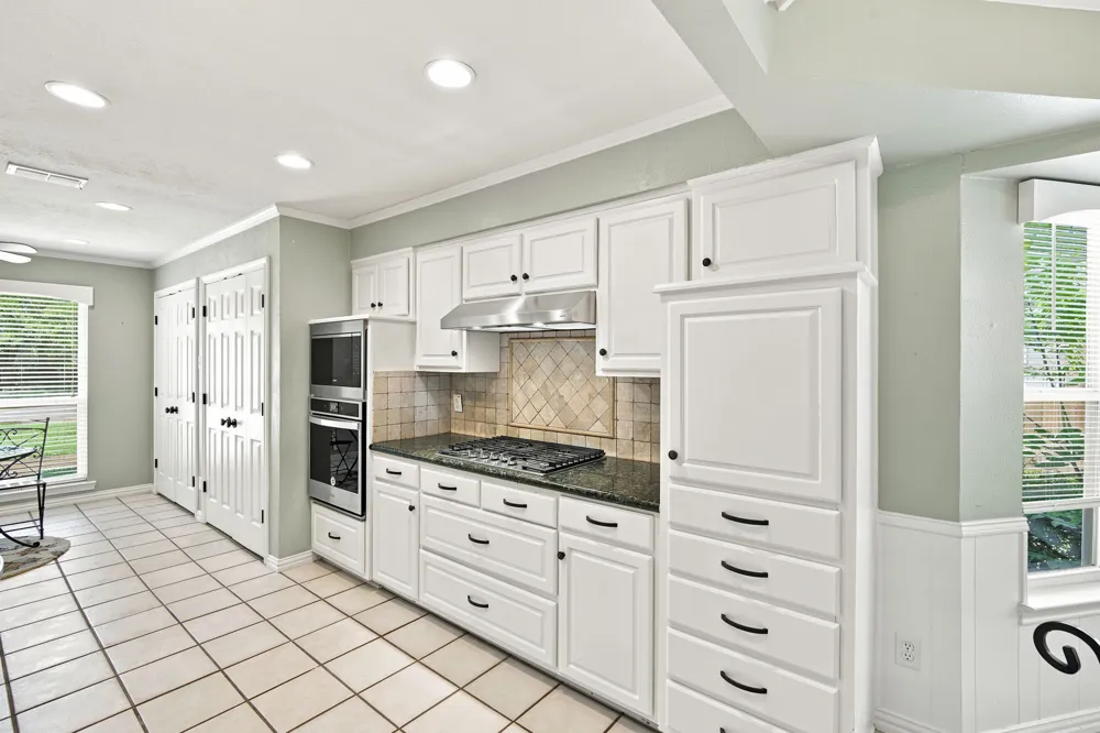 2005 Yorkstown Drive Ennis, TX 75119