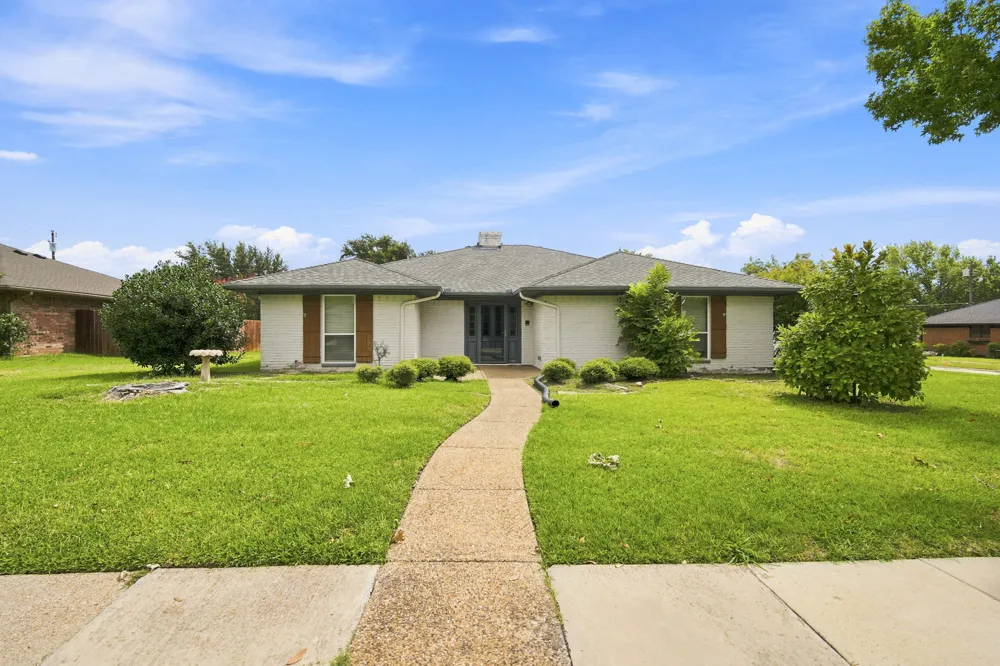 2005 Yorkstown Drive Ennis, TX 75119