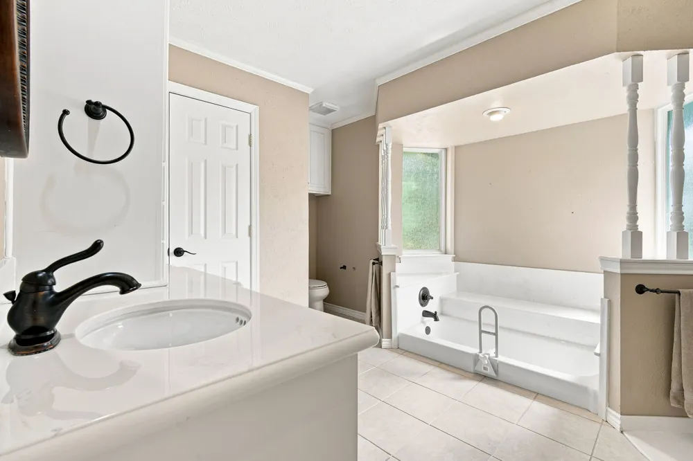 2005 Yorkstown Drive Ennis, TX 75119